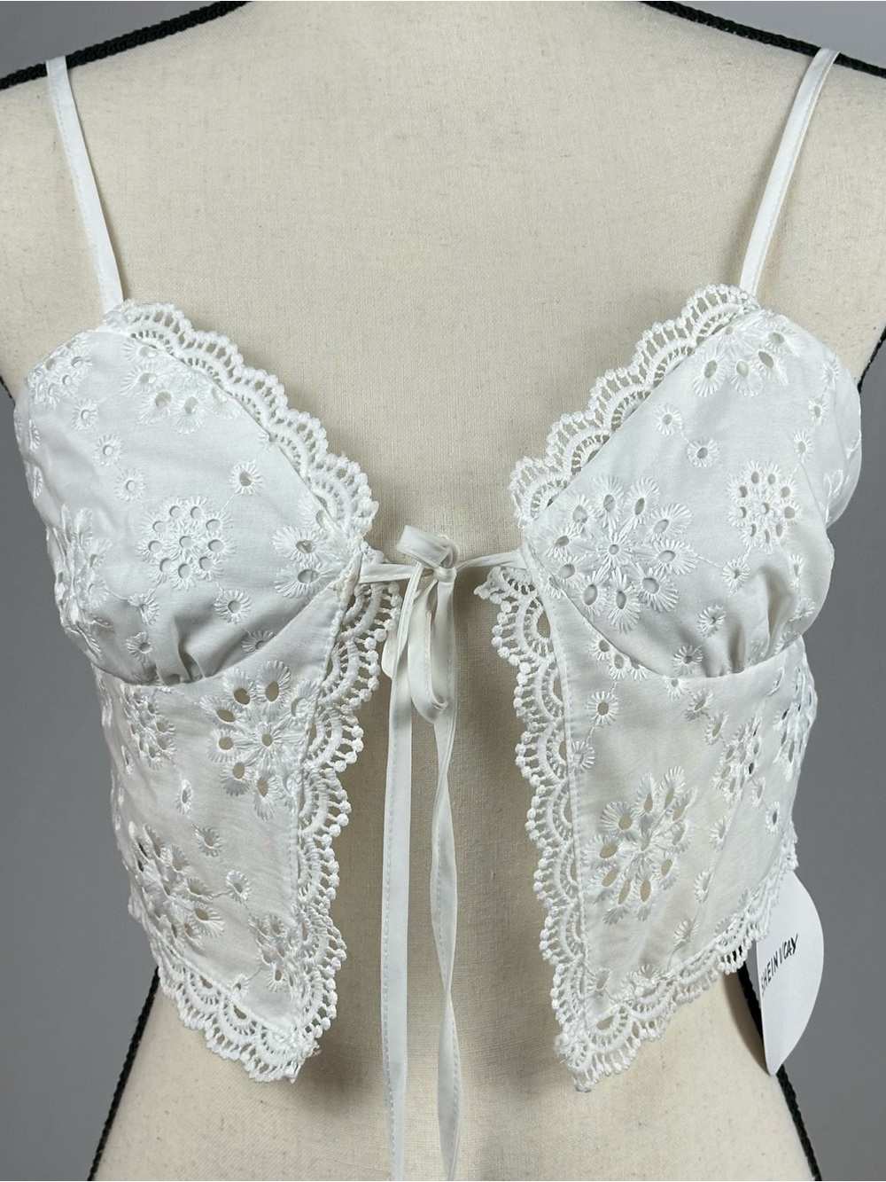 SHEIN VCAY NWT white eyelet camisole crop - size S/4